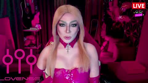 THE QUEEN ALPHA   Queen Medusa Prey online show from 04.11.26