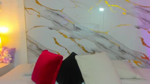 Snapshot of megan__monroe chatting on 10.27.25 megan__monroe online show from 10.27.25