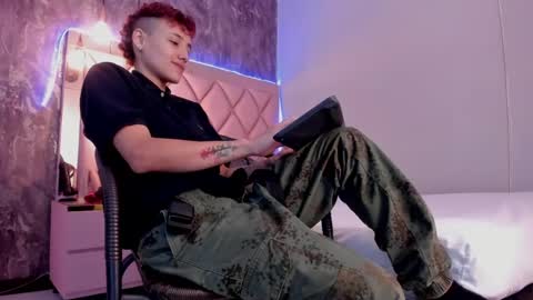 M E G A N online show from 01.28.25