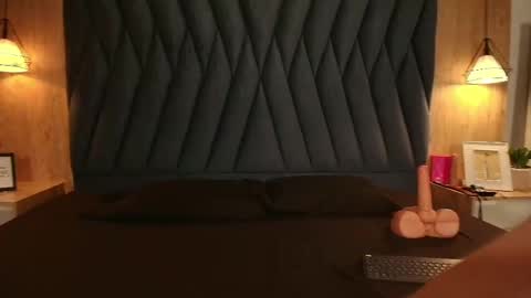 M E G A N  online show from 05.28.26
