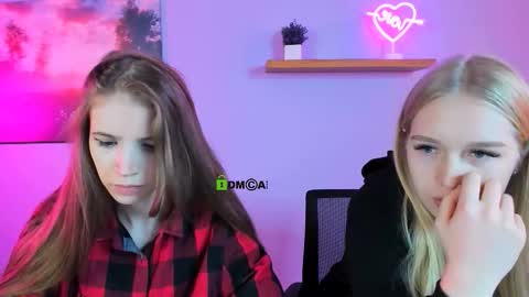 Snapshot of megan_cold chatting on 10.23.25 megan_cold online show from 10.23.25
