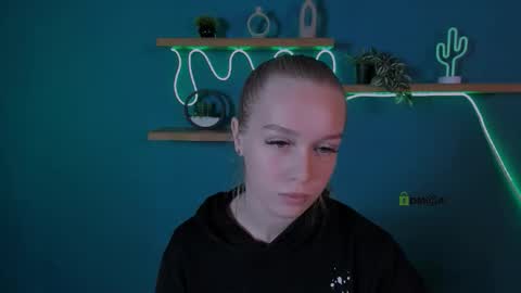 Snapshot of megan_cold chatting on 10.25.25 megan_cold online show from 10.25.25