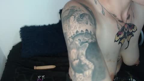 Megan and sophi online show from 09.18.25