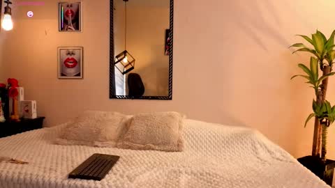 megan do santos online show from 09.25.25