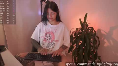 welcome guys   please  help me to reach 100 hands up Thanks  online show from 11.28.25