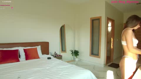 Snapshot of megan_myersss chatting on 12.08.24 Megan   inst meg myersss online show from 12.08.24