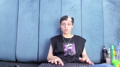 megan_thompsonn_ online show from 04.15.26