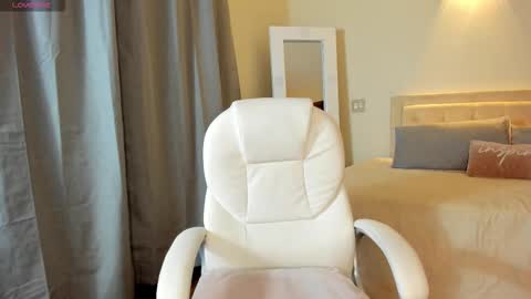 Snapshot of meganconnor_ chatting on 09.30.25  Megan  online show from 09.30.25