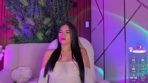 Snapshot of meganfox9 chatting on 10.08.25 Megan Nice to meet you  online show from 10.08.25