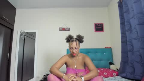Snapshot of meganhotxx2 chatting on 02.11.25 megan online show from 02.11.25