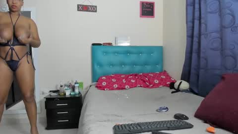 Snapshot of meganhotxx2 chatting on 03.12.25 megan online show from 03.12.25