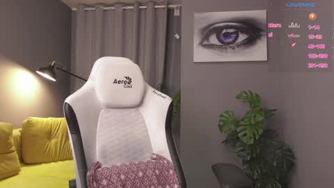MeganieX online show from 12.17.24