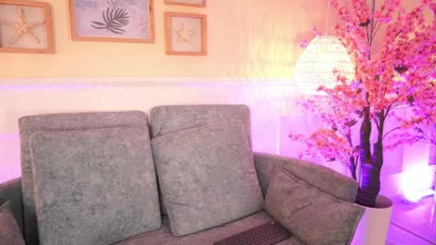 Megan Lowell online show from 04.04.26