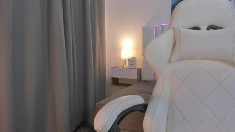 Megan Queen online show from 05.13.26