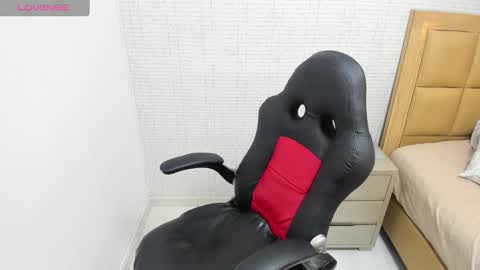 M E G A N  online show from 09.22.25