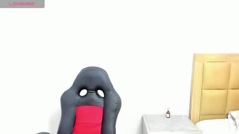 M E G A N  online show from 10.01.25