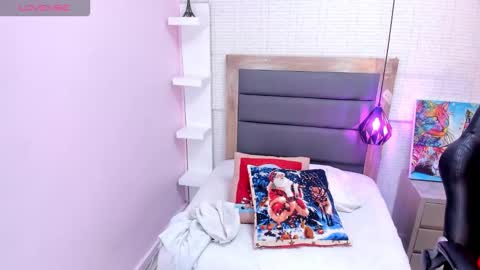 M E G A N  online show from 12.18.25