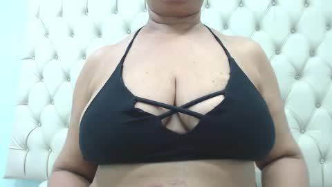 Snapshot of megatitsxxx chatting on 12.14.24 milfpleasure online show from 12.14.24
