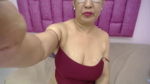 Snapshot of megatitsxxx chatting on 01.06.25 milfpleasure online show from 01.06.25
