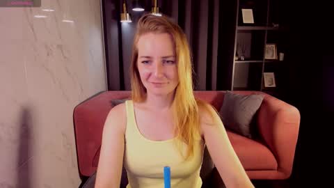 Snapshot of meggysun chatting on 09.11.25 Meggy online show from 09.11.25