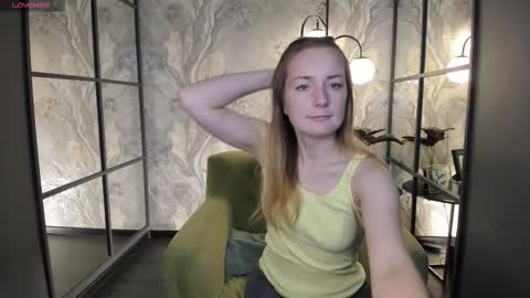 Snapshot of meggysun chatting on 09.29.25 Meggy online show from 09.29.25