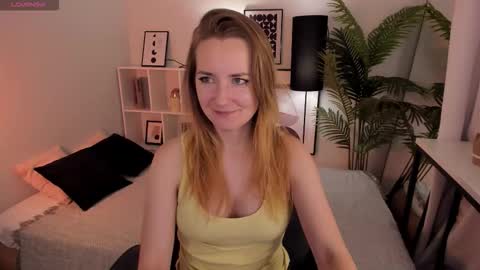 Snapshot of meggysun chatting on 10.17.25 Meggy online show from 10.17.25