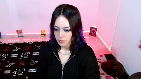 Snapshot of mei04_ chatting on 10.05.25 Melissa online show from 10.05.25