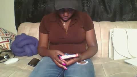 Snapshot of mel_candi94 chatting on 09.21.25 pretty online show from 09.21.25