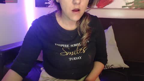 Snapshot of mel_raise chatting on 01.09.25 mel raise online show from 01.09.25