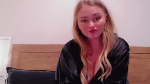 Snapshot of melani_a chatting on 04.09.26 Melania online show from 04.09.26