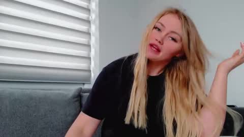 Snapshot of melani_a chatting on 04.17.26 Melania online show from 04.17.26