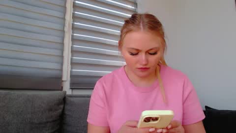 Snapshot of melani_a chatting on 04.20.26 Melania online show from 04.20.26