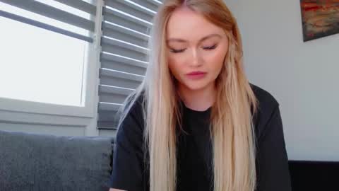 Snapshot of melani_a chatting on 04.24.26 Melania online show from 04.24.26