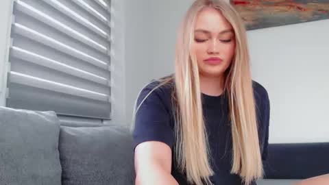 Snapshot of melani_a chatting on 04.25.26 Melania online show from 04.25.26