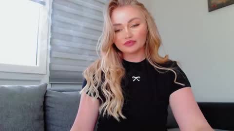 Snapshot of melani_a chatting on 05.15.26 Melania online show from 05.15.26