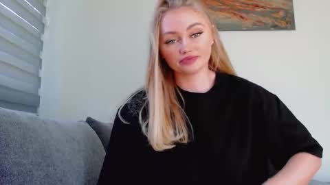 Snapshot of melani_a chatting on 05.29.26 Melania online show from 05.29.26