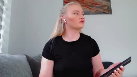 Snapshot of melani_a chatting on 07.09.26 Melania online show from 07.09.26