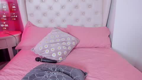 Snapshot of melanie__hills chatting on 02.11.25 Melanie online show from 02.11.25