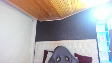 Melanie  online show from 02.25.25