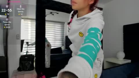 Snapshot of melanie_roux_ chatting on 02.04.26 Melanie roux online show from 02.04.26