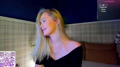 Snapshot of melanie_ryer chatting on 10.04.25 Melanie online show from 10.04.25