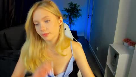 Snapshot of melanie_ryer chatting on 10.18.25 Melanie online show from 10.18.25