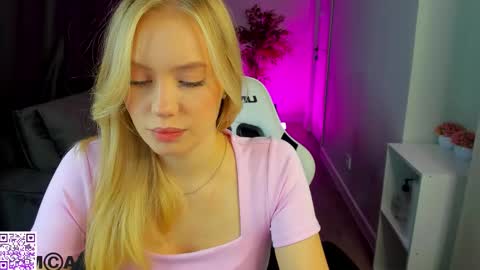 Snapshot of melanie_ryer chatting on 10.18.25 Melanie online show from 10.18.25