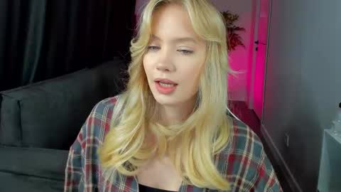 Snapshot of melanie_ryer chatting on 10.21.25 Melanie online show from 10.21.25