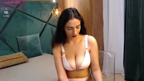 Snapshot of melanieboydd chatting on 02.05.25 melanieboydd online show from 02.05.25