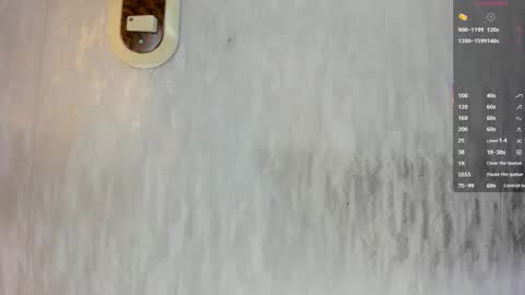 Snapshot of melanierioss_ chatting on 10.26.25        online show from 10.26.25