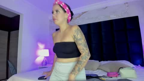 Melanie Roux online show from 09.27.25