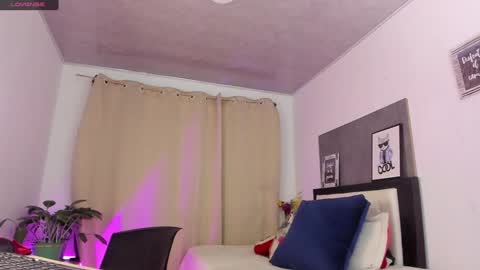 Snapshot of melaniie_roussel chatting on 01.25.25 melaniie_roussel online show from 01.25.25