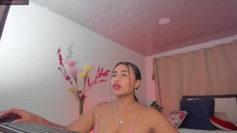 Snapshot of melaniie_roussel chatting on 02.18.25 melaniie_roussel online show from 02.18.25