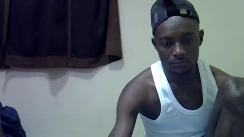 Snapshot of melaninsexyguy chatting on 09.11.25 melaninsexyguy online show from 09.11.25